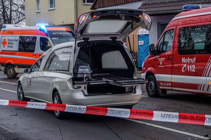 Für den Fahrer kam jede Hilfe zu spät!