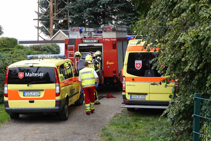 Angler alarmierten die Polizei, den Rettungswagen und die Feuerwehr.