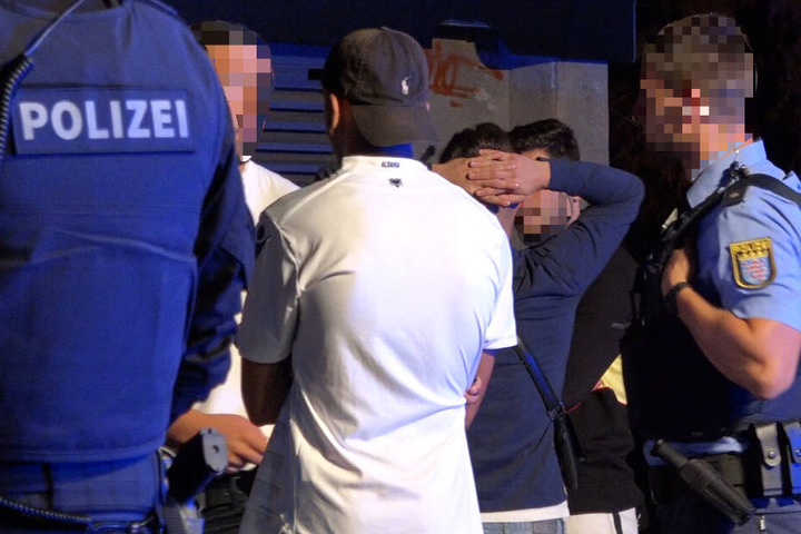 Mehrere Polizeistreifen – auch aus dem benachbarten Bayern – kamen zum Einsatz.