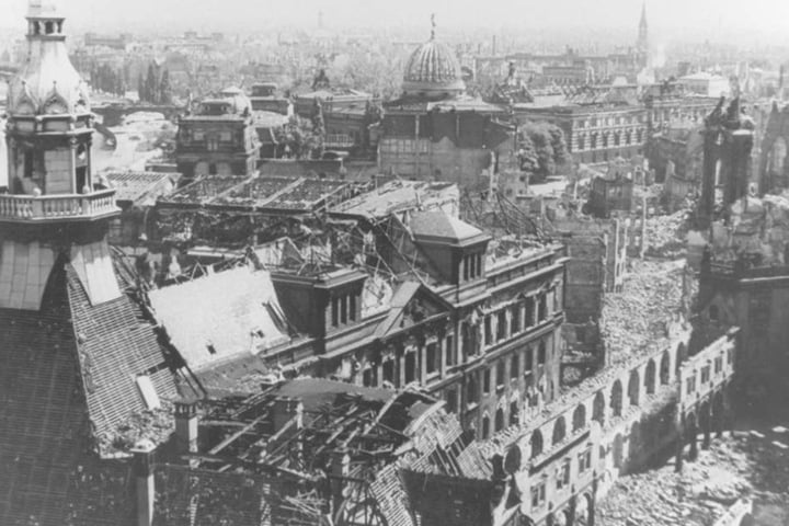 Das zerstörte Dresden nach dem Bombenangriff vom 13. Februar 1945.