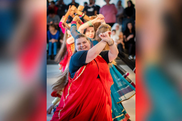Die Bollywood-Tanzgruppe Sinjini aus Chemnitz trat beim interkulturellen Begegnungsfest im smac auf.
