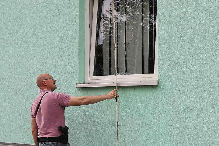 Die Polizei ermittelt am Tatort.