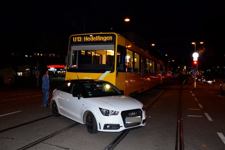 Der Stadtbahnverkehr blieb in beide Richtungen für eine Stunde gesperrt.