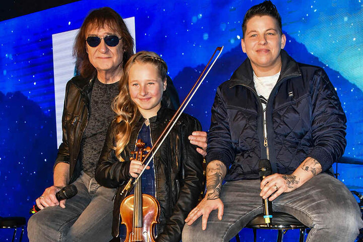 "Maschine" mit Gina-Sophie Gaebelein (10) und Kerstin Ott (36, v.l.).