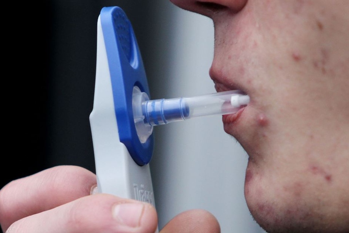Mit einem Drogentest vor Ort konnte dem Mann bereits nachgewiesen werden, dass er welche zu sich genommen hatte. (Symbolbild)