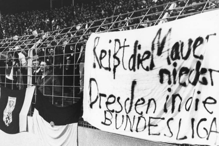 Deutliches Plakat der Uerdinger Fans im Europapokal 1986. Mindestens ebenso deutlich endete das Rückspiel zu Ungunsten der Dresdner.