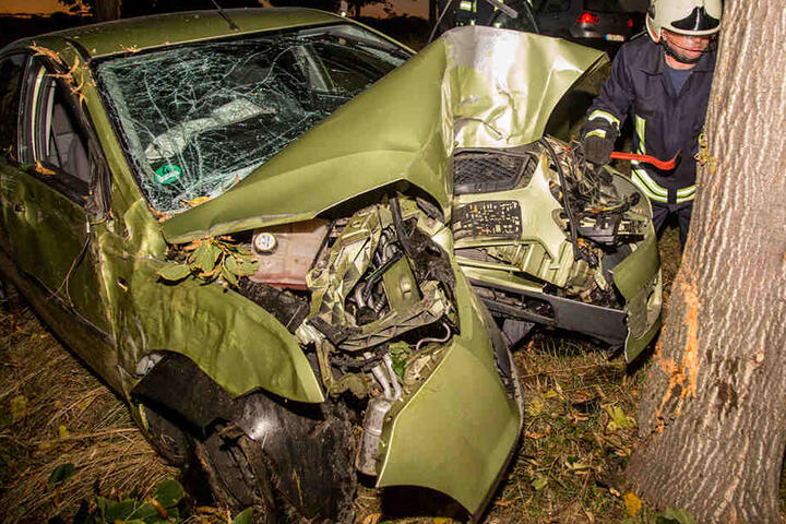 Der Fahrer wurde trotz des heftigen Aufpralls nur leicht verletzt.