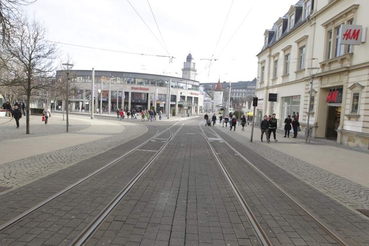 Das Opfer konnte sich am Postplatz in eine Straßenbahn retten.