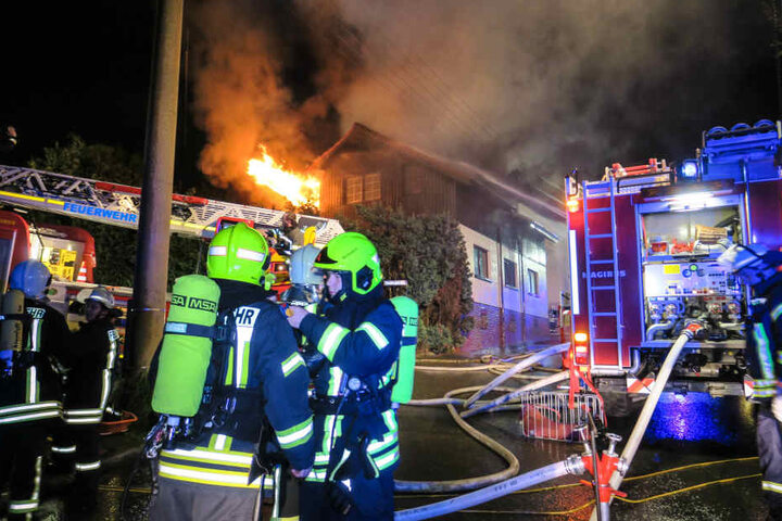 Das Feuer breitete sich vom Keller bis in den Dachstuhl aus.