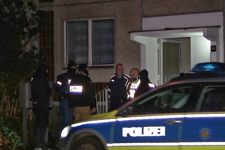 Der gesuchte Terrorverdächtige Jaber Albakr ist in der Nacht zu Montag im Leipziger Stadtteil Paunsdorf festgenommen worden.