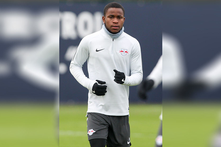 Am Donnerstag stand Neuzugang Ademola Lookman (20, kam vom FC Everton) erstmals mit seinen Leipziger Teamkollegen auf dem Trainingsplatz. Am Samstag könnte er erstmals in Gladbach zum Einsatz kommen.