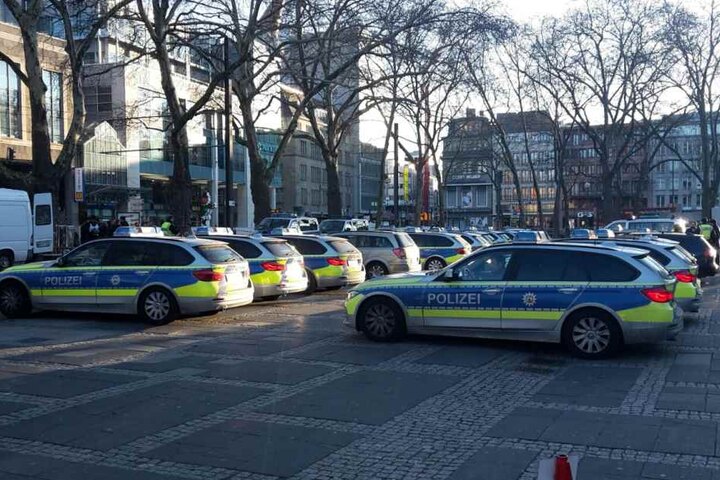 Etwa 500 Beamte versammeln sich für die großangelegte Übung.