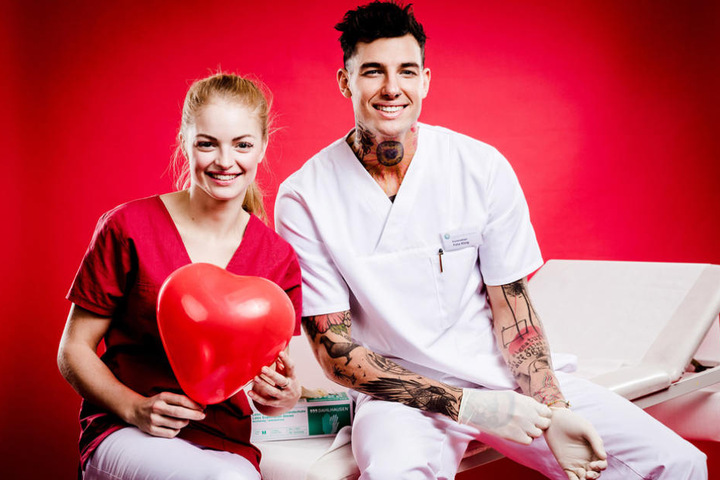 Knistert es zwischen Miri und Felix bald in der neuen Soap "Schwestern - Volle Dosis Liebe"?