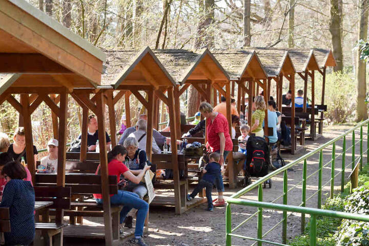 Ein gut frequentierter Anziehungspunkt für die Tierparkbesucher ist der
gastronomische Bereich.
