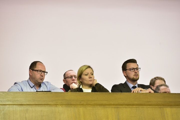 Fanbeauftragte und SPD Stadträtin Peggy Schellenberger auf der Zuschauertribüne.