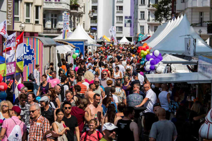 Reges Treiben beim lesbisch-schwulen Stadtfest in Berlin-Schöneberg.