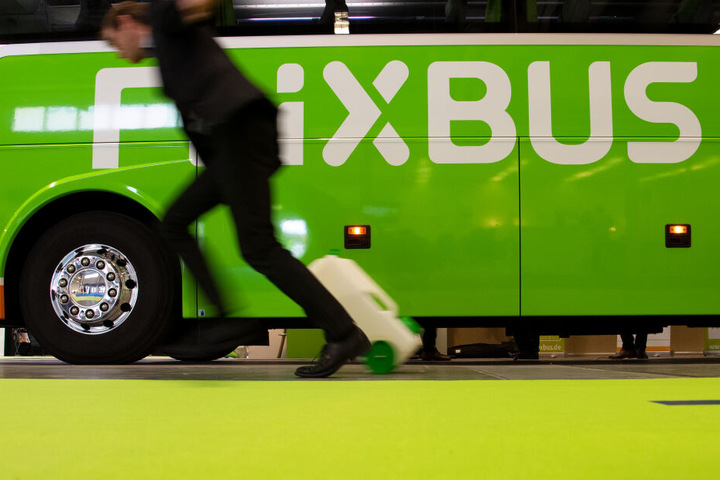 Das Flixbus Unternehmen hat nach den Vorfall interne Ermittlungen gegen den Fahrer eingeleitet. (Symbolbild)