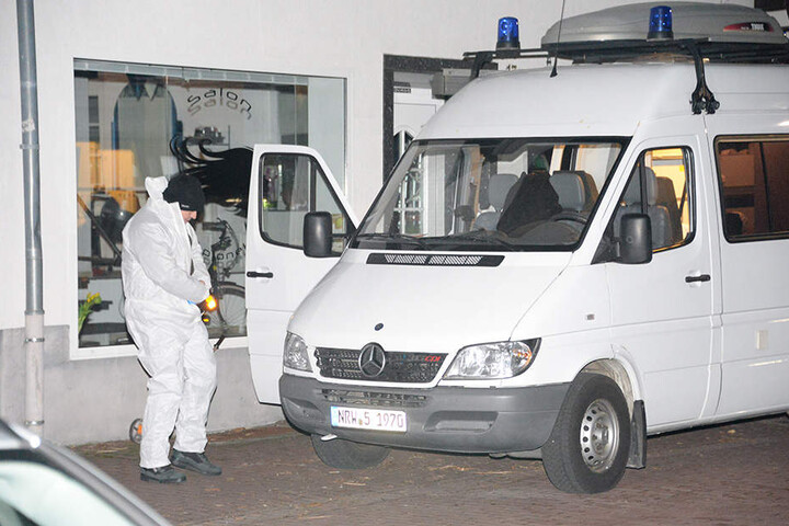 Die Spurensicherung der Polizei Bielefeld ist vor Ort.