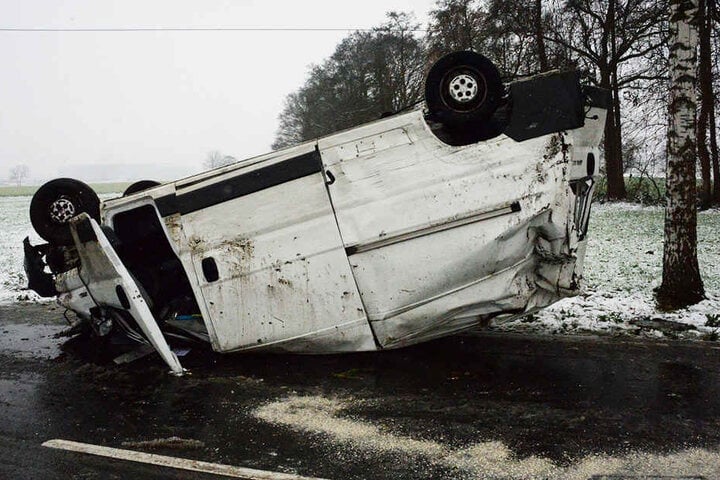 Der Transporter war nach dem Unfall nur noch Schrott.