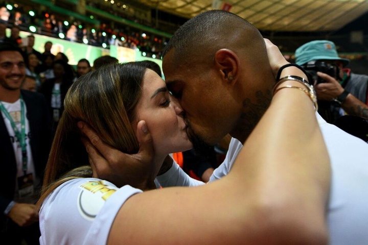 Melissa und Kevin nach dem Gewinn des DFB-Pokals von Eintracht Frankfurt.