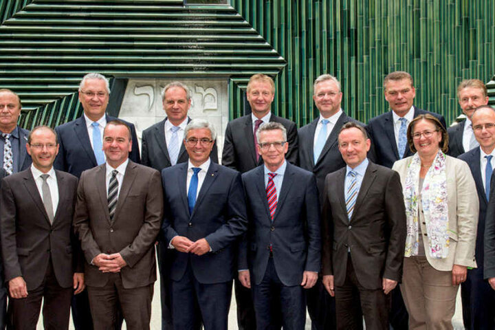 Sie legen in Leipzig die Sicherheitspolitik der kommenden Monate fest: die deutschen Innenminister, hier bei ihrem Treffen 2015 in Mainz.
