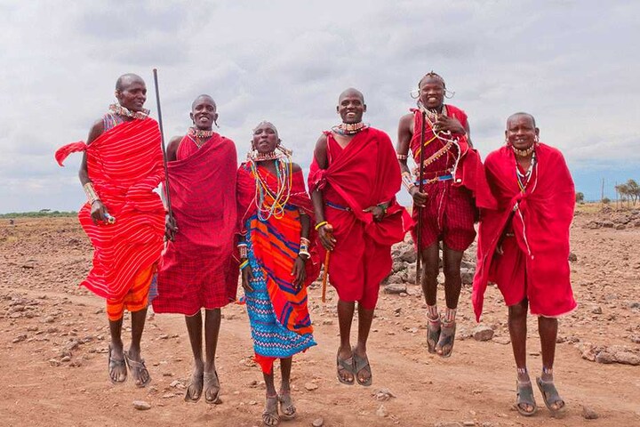 Masaii-Krieger in Kenia: Die TU Chemnitz untersucht die Auswirkungen des Schuhwerks auf den Gleichgewichtssinn.