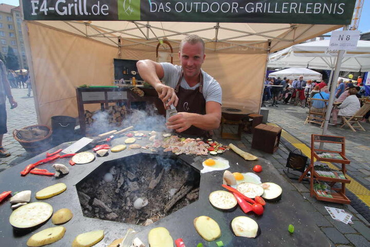 Kai Roscher (31) am F4-Grill.