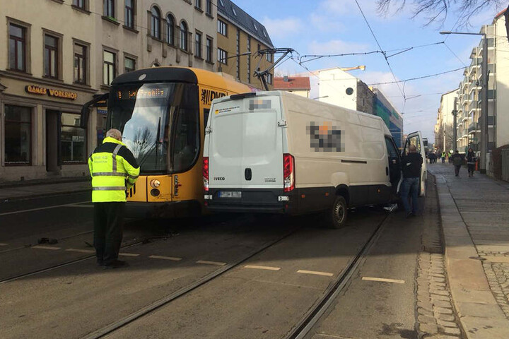 Der Straßenbahnverkehr wird umgeleitet.