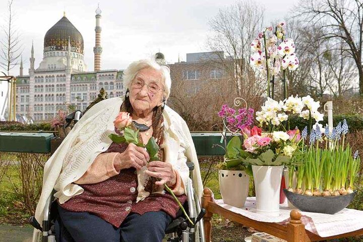 Alles Gute und viel Gesundheit! Lisbeth Exner feierte gerade erst ihren 107. Geburtstag. Im DRK-Seniorenheim fühlt sich Dresdens älteste Bewohnerin wohl.