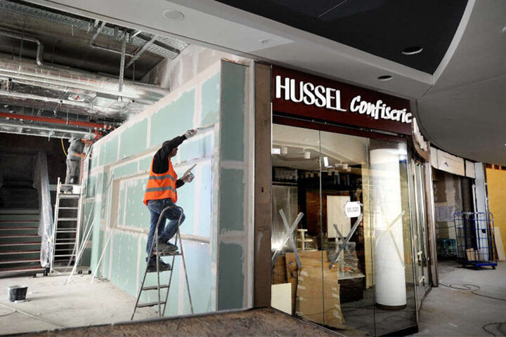 Die ersten Shop-Namen hängen bereits.