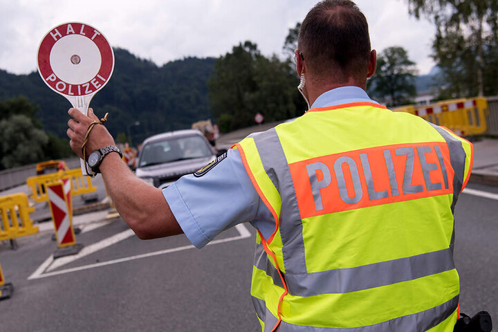 Die Grenzpolizisten haben bei der Routinekontrolle eine Überraschung erlebt. (Symbolbild)
