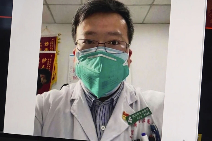 Dieses Bild aus dem Video, zeigt ein Selfie von Dr. Li Wenliang. Nach dem Tod des chinesischen Arztes Li Wenliang hat die chinesische Regierung eine offizielle Untersuchung gestartet.