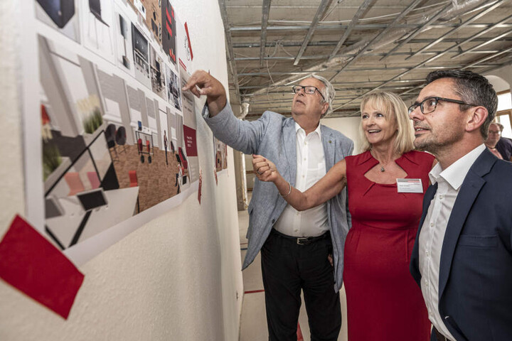 Freuen sich: (v.l.) Geert Mackenroth (69, Weißer Ring), Heike Teubner (53) und Sören Voigt (47, CDU).