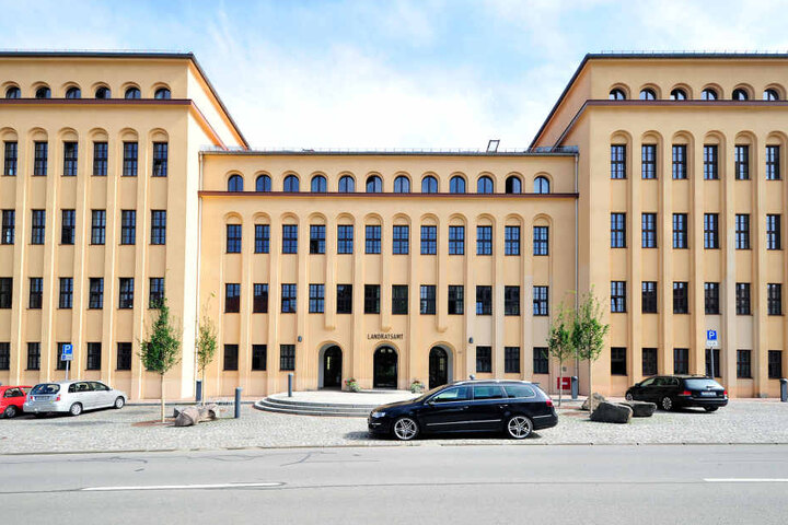Im Landratsamt in Freiberg herrscht dicke Luft.