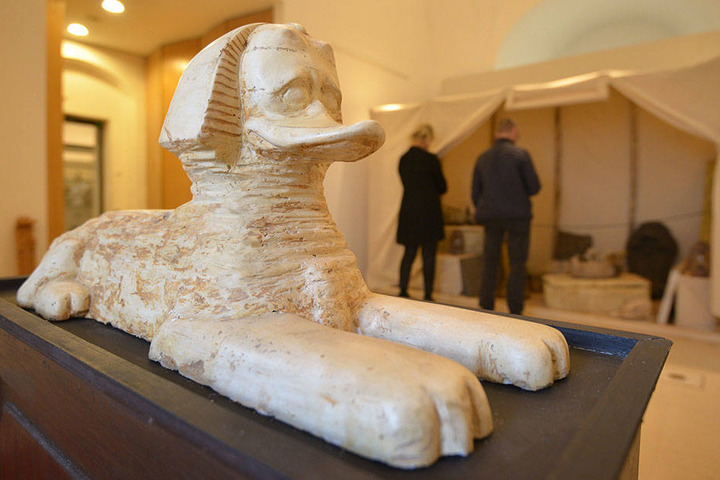 Auch diese Sphinx wurde als Modell einer virtuellen Enten-Welt gestaltet.