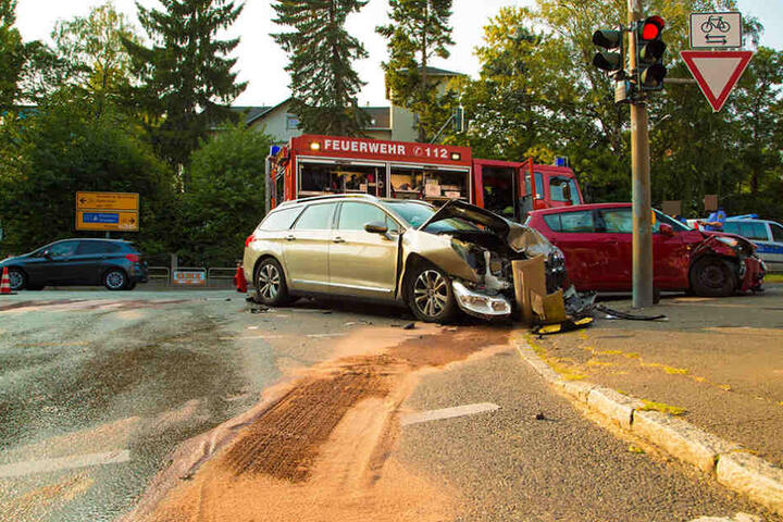 Beim Abbiegen übersah anscheinend der Suzuki-Fahrer ein entgegenkommenden Citroën .