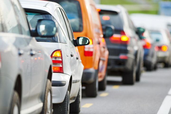 Autofahrer haben auf der Saalfelder Straße wieder freie Fahrt. (Symbolbild)