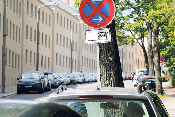 Im Juni hatten etwa 30 Autos im Halteverbot in der Fürstenstraße Plattfüße.
