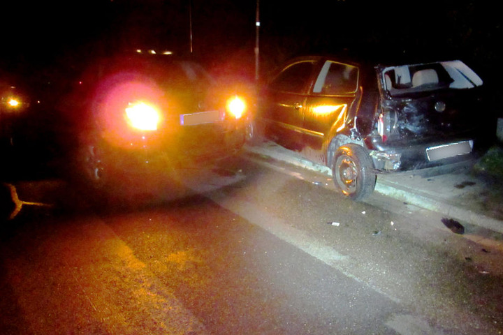 Der Transporter schleuderte bei dem Unfall einen VW Polo in einen Skodia Fabia.