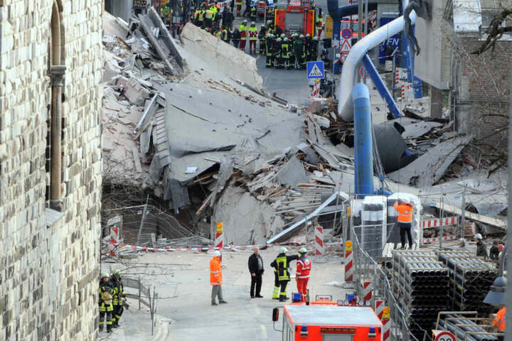 Rettungskräfte an der Unglücksstelle.