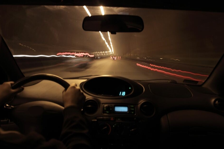 Betrunken setzte sich auch der Vater der 46-Jährigen ins Auto, fuhr in die Klinik, um seine Tochter abzuholen. (Symbolbild)