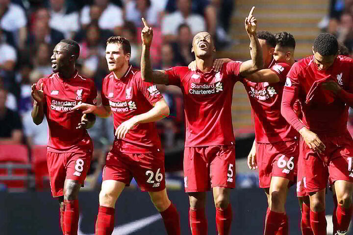 Von links: Der Ex-Leipziger Naby Keita, Andrew Robertson, Torschütze Georginio Wijnaldum, Trent Alexander-Arnold und Joe Gomez bejubeln das zwischenzeitliche 1:0 bei den Tottenham Hotspurs. Am Ende sprang im Wembley-Stadion ein 2:1-Sieg heraus.
