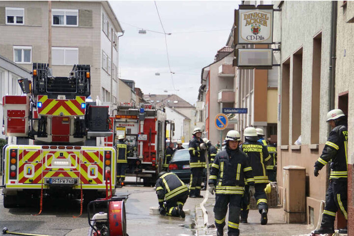 Feuerwehrleute am Einsatzort.