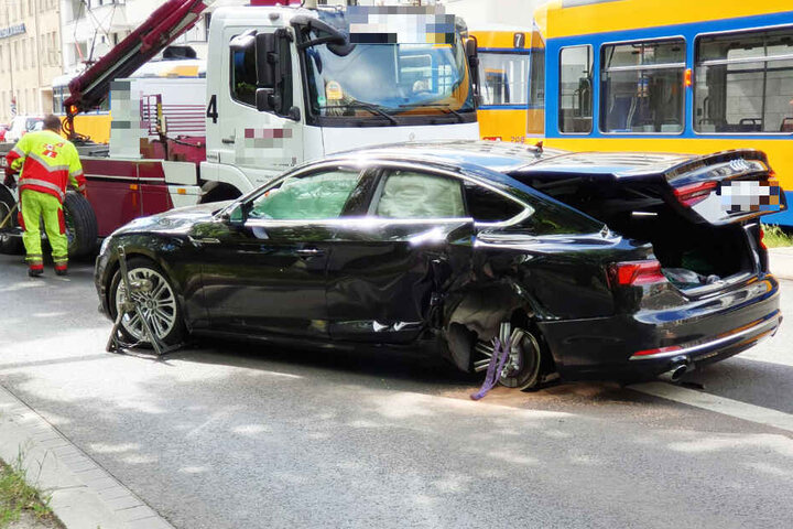 Wahrscheinlich hatte der Audi-Fahrer beim Abbiegen die Straßenbahn übersehen.