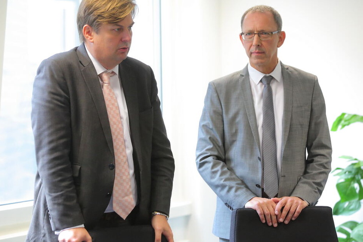 Maximilian Krah und Jörg Urban am 12. Juli in Dresden. An diesem Tag gab die Partei bekannt, sich gegen die Liste zur Landtagswahl zu wehren.