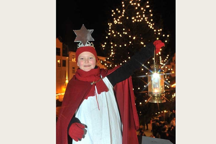 Alles beginnt mit dem "Licht'l-Umzug" am 27. November. Damit wird der Plauener Weihnachtsmarkt offiziell eröffnet.