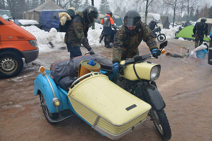 Tolle Maschninen, harte Kerle: Biker bei der Abreise vom Campingplatz, viele kamen schon am Donnerstag.