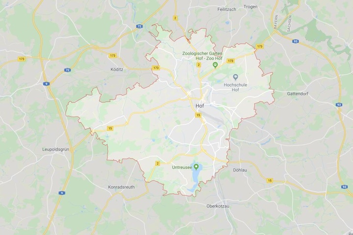 Ein junger Mann hat einer Frau in Hof in Bayern wohl das Leben gerettet.