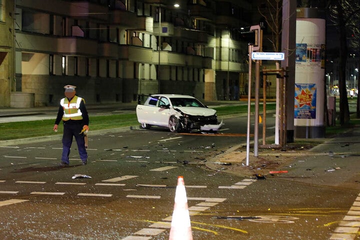 Vor allem der Golf wurde bei dem Unfall stark demoliert.