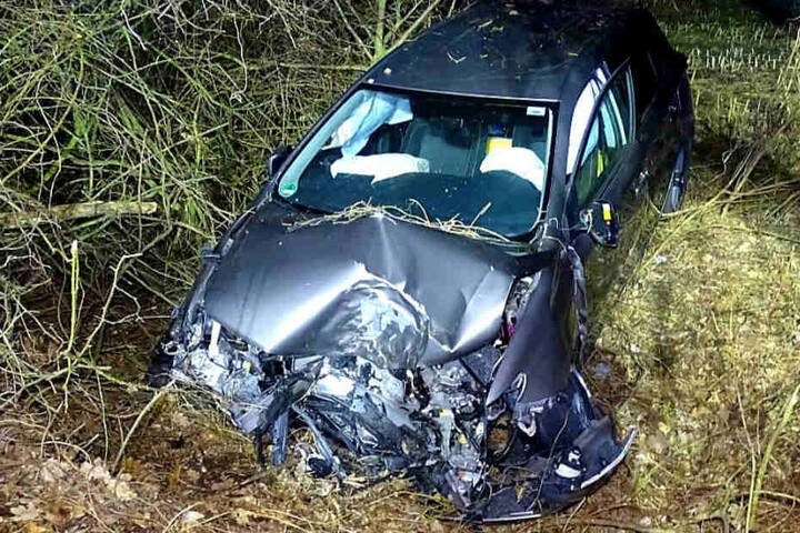 Schwer verletzt wurde der mutmaßliche Autodieb ins Krankenhaus gebracht.